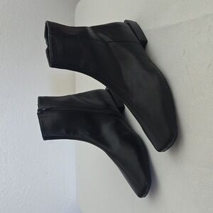 Linea Paolo Rad Booties With Zipper Closure Ladies 5 Like New Store Wear Nb